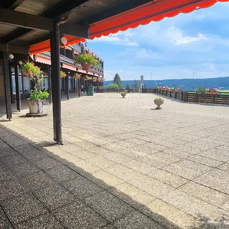 דירה Renovated, Swimming Pool, Sauna, Forest, Children Room, Free Parking *