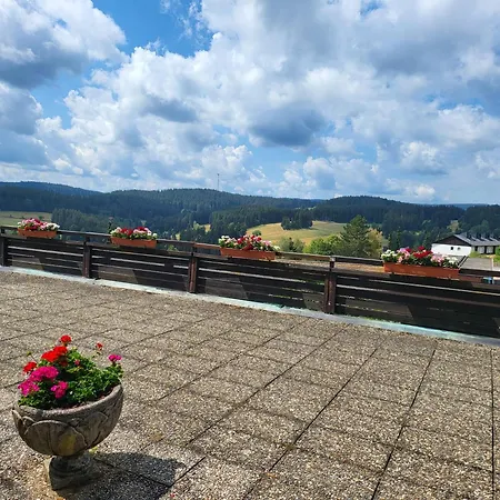 דירה Renovated, Swimming Pool, Sauna, Forest, Children Room, Free Parking